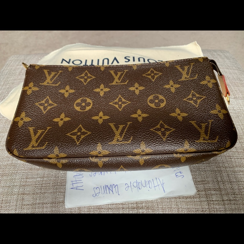 💕SOLD💕Louis Vuitton Monogram Pochette Acces